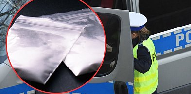 Sulęczyno. Nerwowo kręcił się koło sklepu. Policjanci domyślili się dlaczego-74943