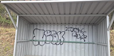 Somonino. Zdewastowano przystanek. Gmina wydaje tysiące na naprawy-74973