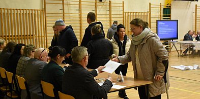 Kam. Królewska. Konsultacje ws. praw miejskich Sierakowic. Tutaj też NIE-75348