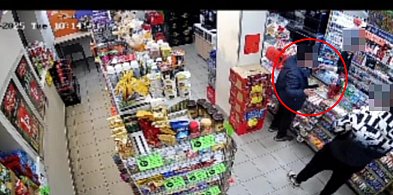 Kiełpino. Zaczął wygrażać chłopcu. Nagle wyciągnął pistolet-75312