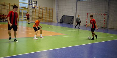 Turniej halowy w Kiełpinie. Zdecydowane zwycięstwo Amatora Kiełpino-75489