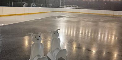 W Sierakowicach ruszyło gminne lodowisko. Są udogodnienia-75550