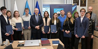 Najzdolniejsi studenci z pow. kartuskiego otrzymali Stypendia Starosty-75709