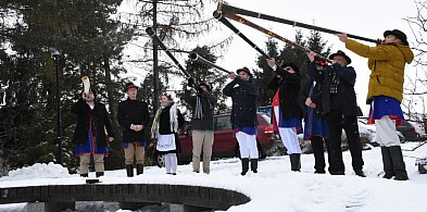 Chmielno. Na powitanie Nowego Roku zabrzmiały bazuny. To tradycja-75820