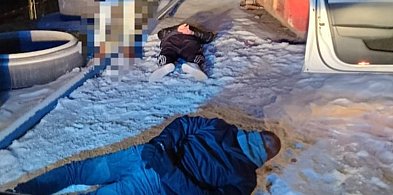 Policyjna zasadzka na włamywaczy grasujących w Chwaszczynie-76045