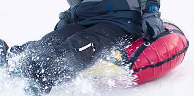 Kulig za samochodem to kiepski pomysł. Apel o bezpieczną zabawę na śniegu-76027