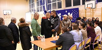 Lisie Jamy. Mieszkańcy punktują władze gminy. Kolejne NIE dla praw miejskich-76093