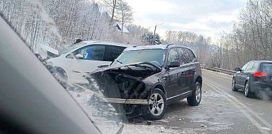 Puzdrowo - Sierakowice. Zderzenie aut. Na miejscu działają służby-76117