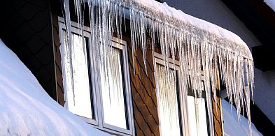 Uwaga na sople i śnieg na dachu! Apel do właścicieli i zarządców budynków-76198