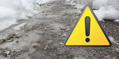 Powiat kartuski. "Szklanka" na drogach i chodnikach. Rozesłano alerty RCB-76306