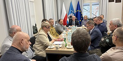 Trudne warunki na drogach i zagrożenia sanitarne - powiatowy sztab obradował-76336