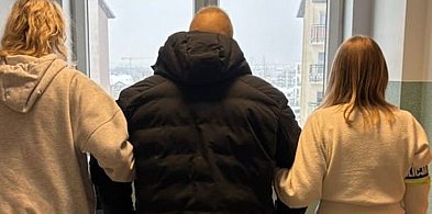 Miał 2,5 promila i był poszukiwany za kradzież czekolad. Wpadł po kolizji-76342