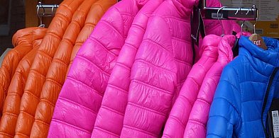 Bez pytań, bez ocen. Second-hand w Baninie rozdaje zimowe kurtki dla dzieci-76396