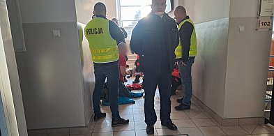 Mężczyzna chciał protestować w UG Sierakowice. Interweniowała policja