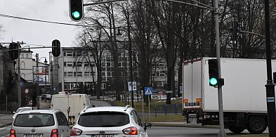 Kartuski paradoks. Radni: sygnalizacja świetlna generuje korki