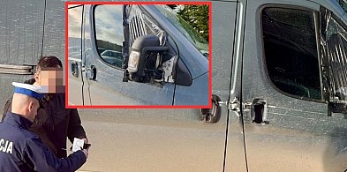 Kartuzy. Kłopoty kierowcy busa. Policjanci zauważyli uszkodzenia samochodu