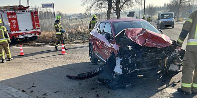 Kożyczkowo. Poważna kolizja. Przód osobówki został kompletnie zniszczony