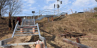 Powstają schody z Rutek do Borkowa. Ale czy na pewno o to chodziło?