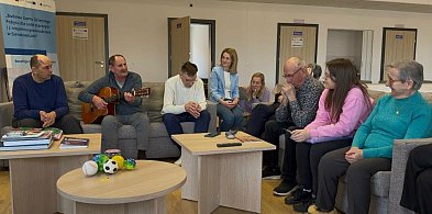 Sierakowice. Uczennice "łączą pokolenia". Spędziły czas z seniorami