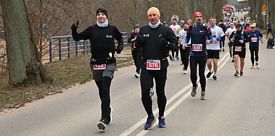 Biegowe święto w Kartuzach. Setki zawodników na starcie półmaratonu