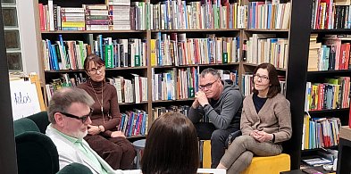 Wiosna pełna wrażeń w bibliotece w Żukowie. Czekają inspirujące spotkania!