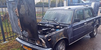 Pożar auta w Hopowie. W ogniu stanął zabytkowy fiat 125