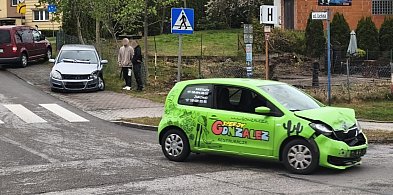 Kartuzy. Kolizja dwóch samochodów na ul. Zamkowej