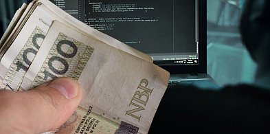 Myślał, że pomaga córce. Kasa poszła wprost na konto oszustów