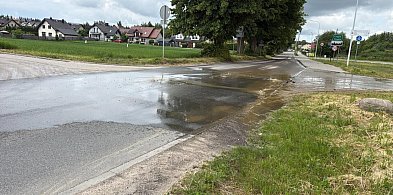 Duża awaria sieci kanalizacyjnej w gm. Żukowo. Trwają działania służb