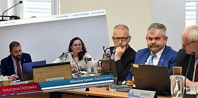 Żukowo. Rekordowe obrady. Wtorkowa sesja zakończyła się... w środę