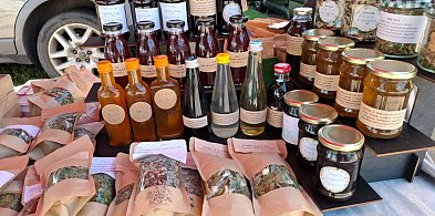 Chmielno. Czwartkowe Targowiska ruszyły. Regionalne produkty i pyszności