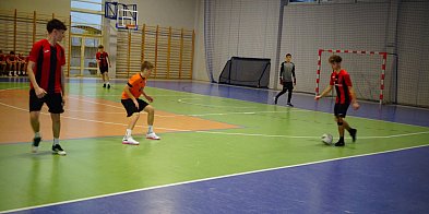 Turniej halowy w Kiełpinie. Zdecydowane zwycięstwo Amatora Kiełpino-75489