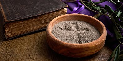 W Kościele katolickim Środa Popielcowa rozpoczyna Wielk