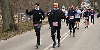 Biegowe święto w Kartuzach. Setki zawodników na starcie półmaratonu