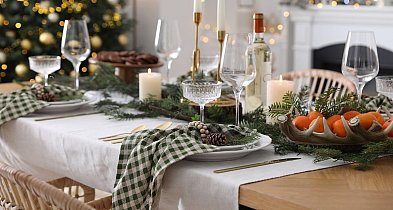 Serce domu w świątecznym wydaniu. Jak stworzyć niezapomnianą aranżację stołu?-75511