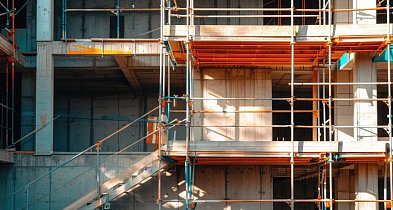 Rusztowania aluminiowe a bezpieczeństwo pracy na wysokości. Co warto wiedzieć?-75853