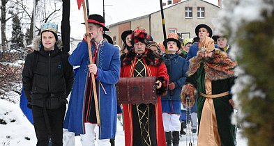 Orszak Trzech Króli w Sierakowicach - wspólne świętowanie i uliczne jasełka-75922
