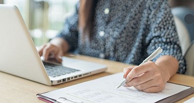 W tym tygodniu urzędy skarbowe pracują dłużej. Można zapytać o KSeF