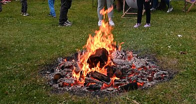 Noc Świętojańska z KGW Stężyca: puszczanie wianków i magia ognia