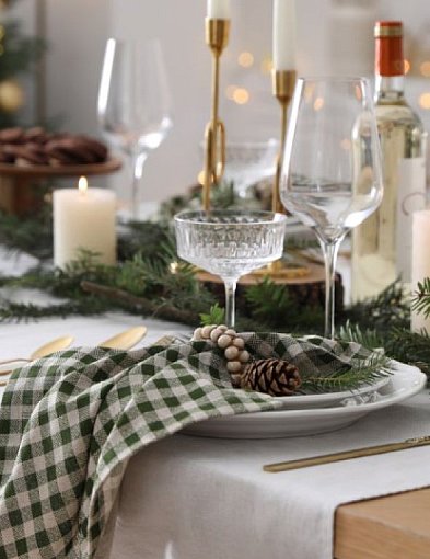 Serce domu w świątecznym wydaniu. Jak stworzyć niezapomnianą aranżację stołu?-75511