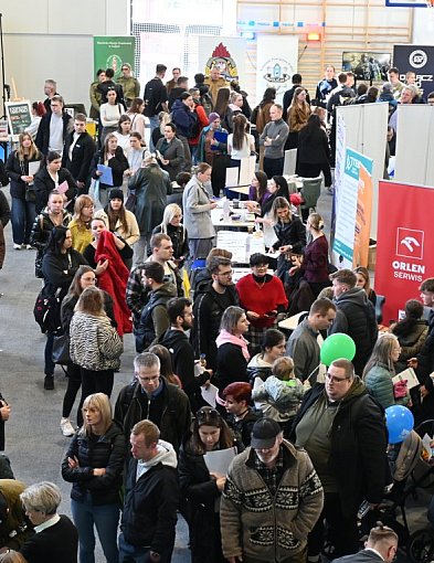 Kartuzy. Powiatowe Targi Pracy ruszyły. Ogromne zainteresowanie mieszkańców