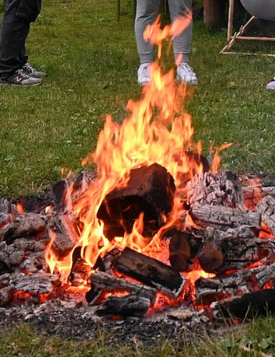 Noc Świętojańska z KGW Stężyca: puszczanie wianków i magia ognia