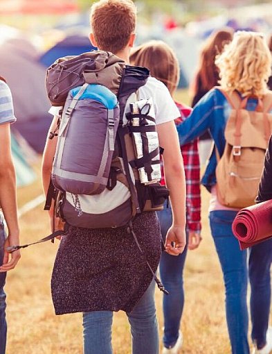 Wakacyjne festiwale pod chmurką. Tego nie zapomnij zabrać