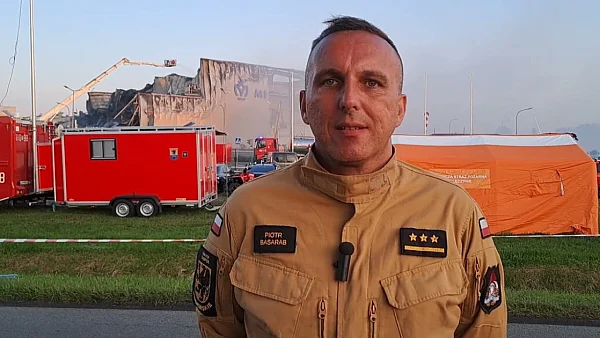 Trwa rozbiórka hali w Kawlach. Poszukiwania strażaka są w toku