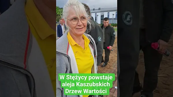 Akcja sadzenia drzew w Stężycy. Każde ma unikalną nazwę