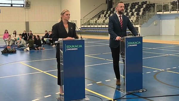 Władysław Kosiniak-Kamysz oraz Barbara Nowacka w SP nr 2 w Kartuzach 