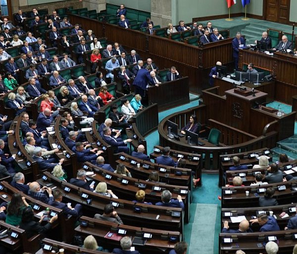 Nowe zasady naliczania stażu pracy. Umowy o dzieło będą się liczyć-71494