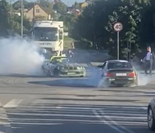 Garcz. Driftowali wokół młodej pary. Właściciel aut ukarany-71929