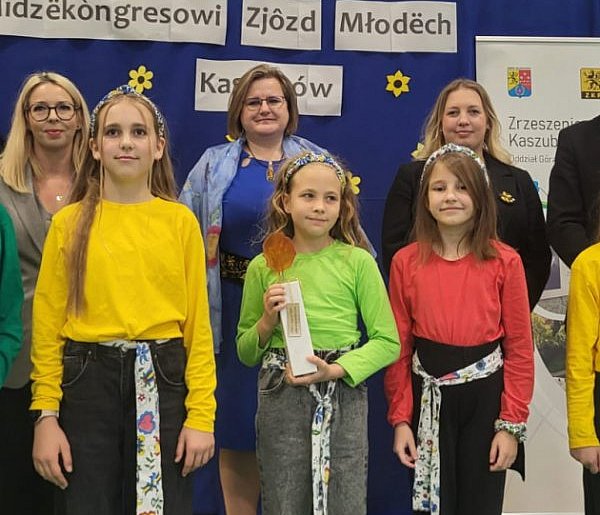 Mòtil w Jantarze dla Spiéwnëch Kwiôtków-72726