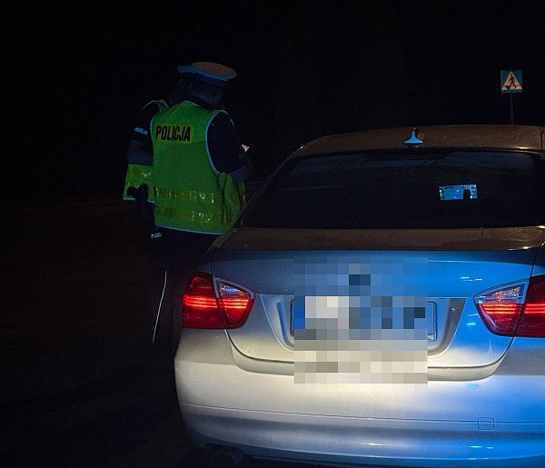 Policjanci ruszają z kontrolami samochodów. Będą karać za złe oświetlenie!-72885